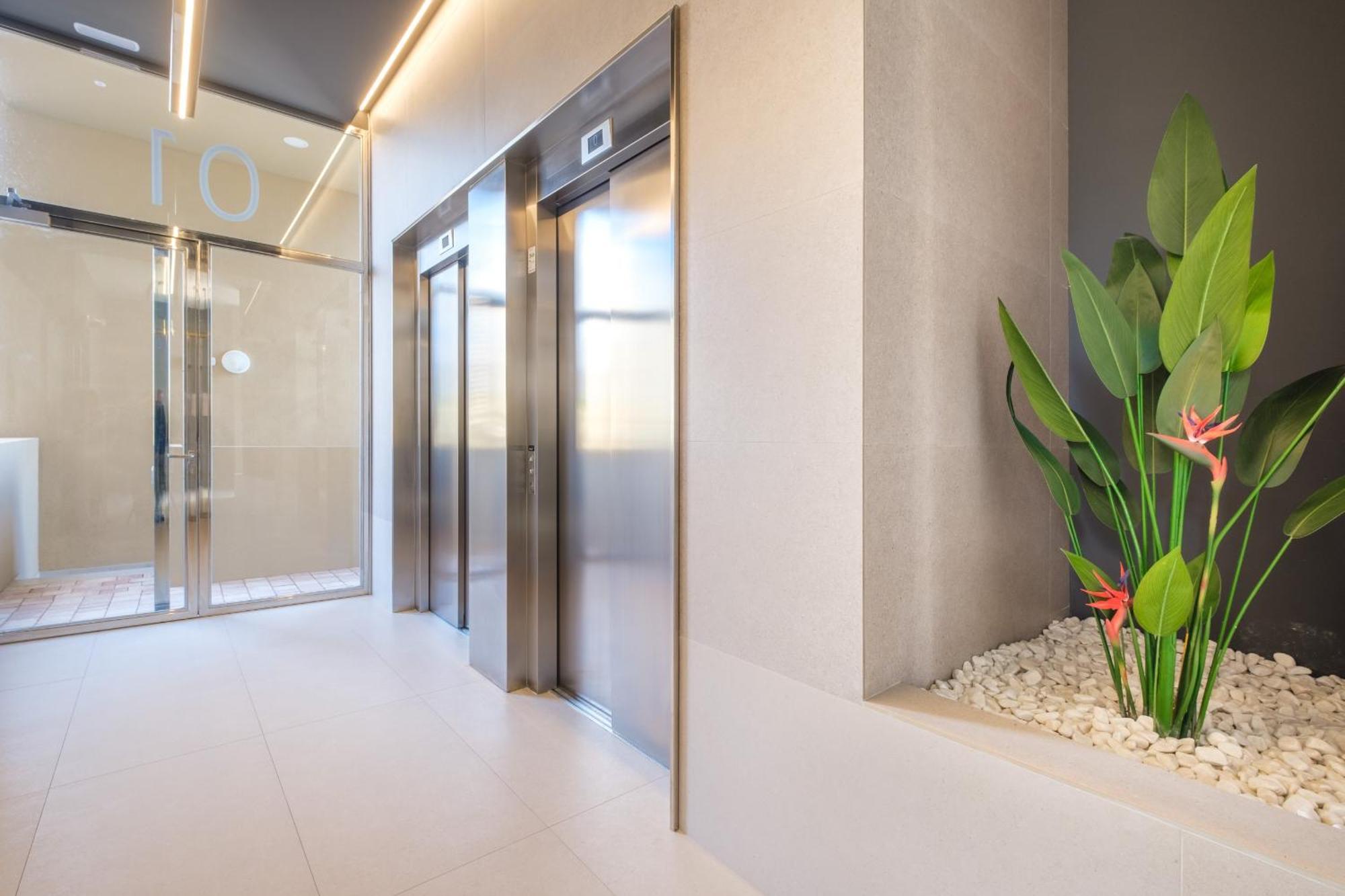 בנידורם Sunset Cliffs Deluxe Apartment 6133 Poniente Beach מראה חיצוני תמונה