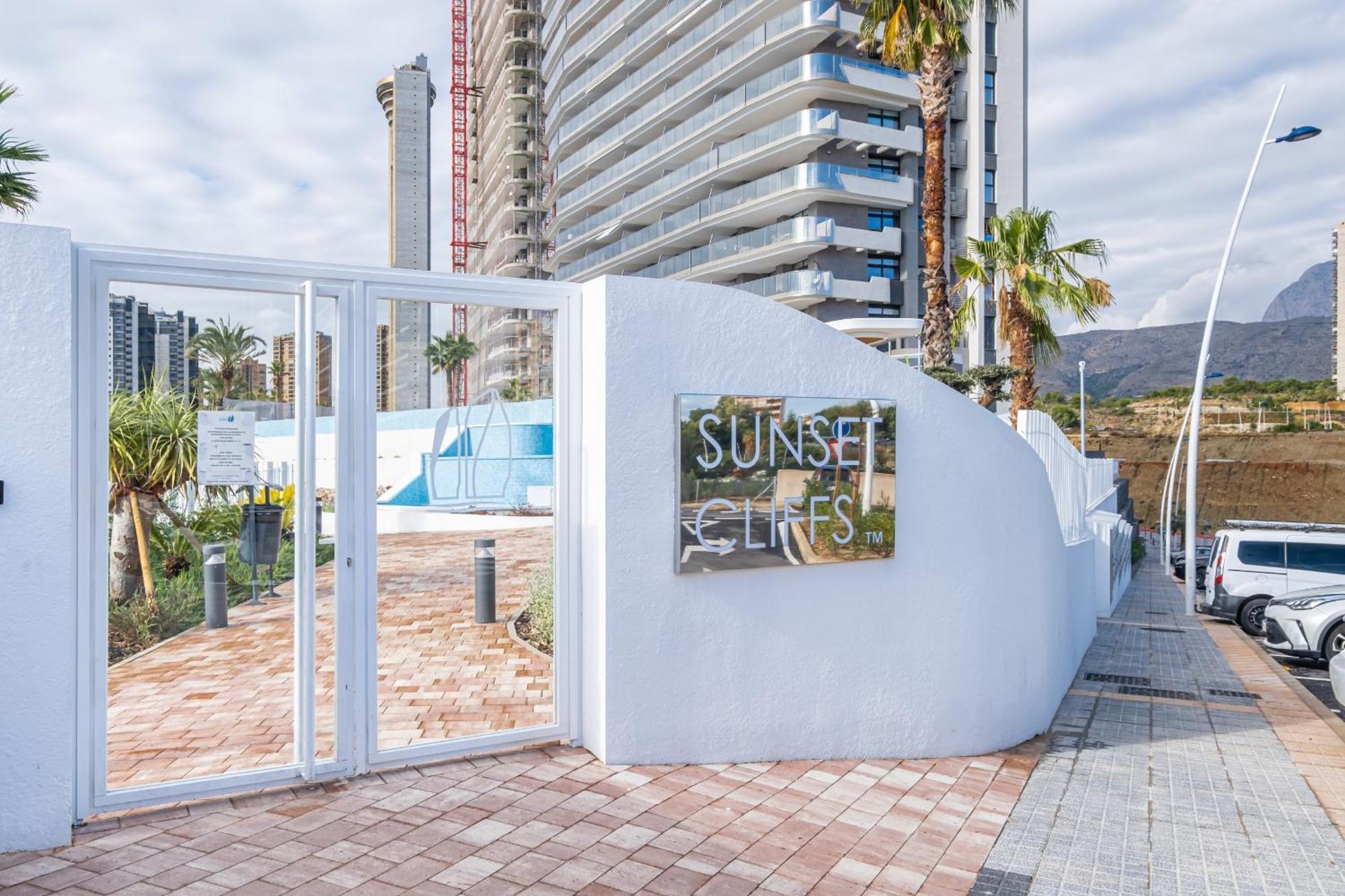 בנידורם Sunset Cliffs Deluxe Apartment 6133 Poniente Beach מראה חיצוני תמונה
